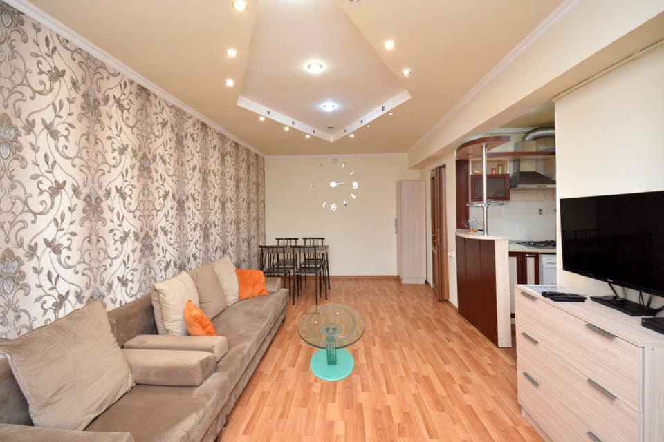Kitchen or kitchenette, Living room, Dining area