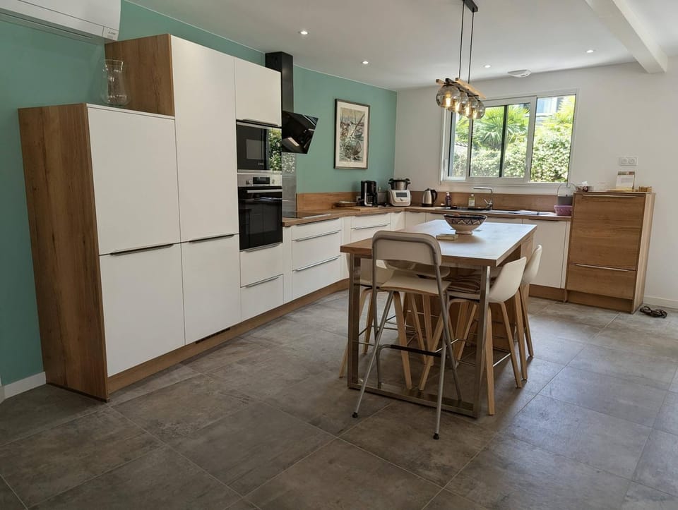 Dining area, dishwasher, oven, stove