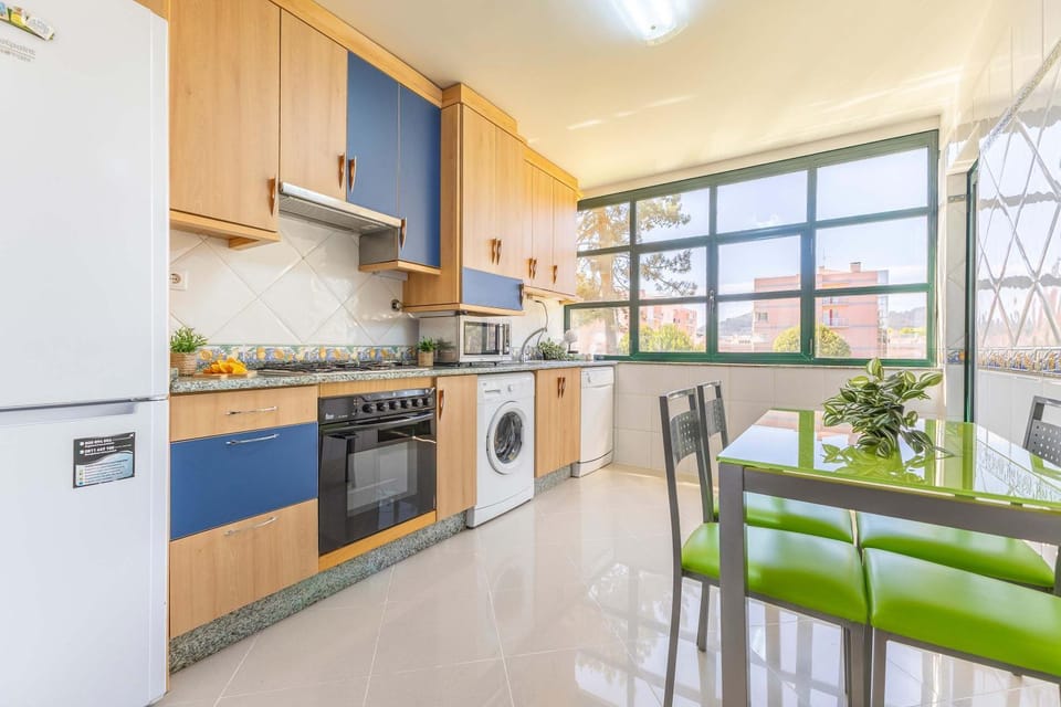 Kitchen or kitchenette, Dining area, dishwasher, oven, stove, washing machine