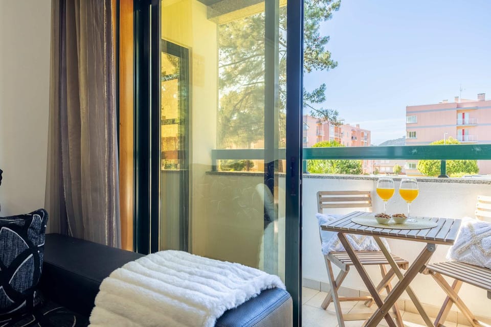 View (from property/room), Balcony/Terrace, Living room