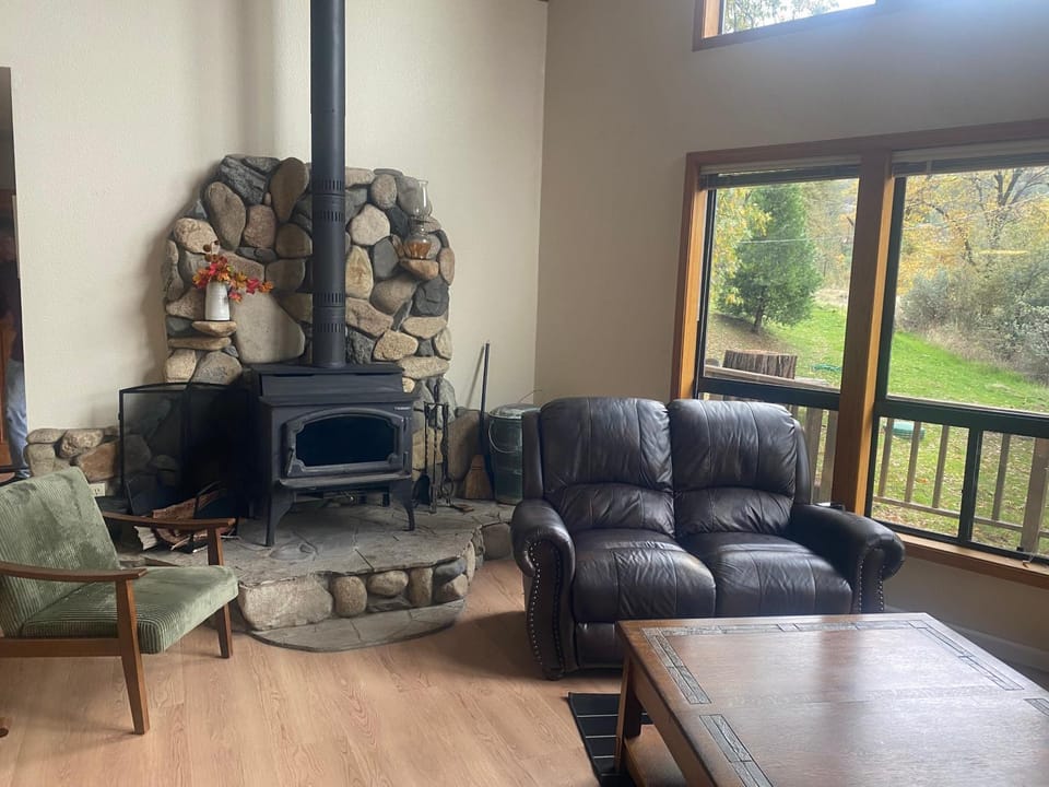 Cedar Bend Retreat House in Sierra Nevada