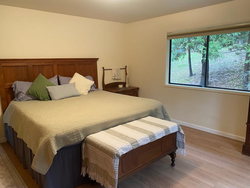 Cedar Bend Retreat House in Sierra Nevada