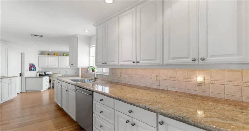 Waterfront Coastal Elegance Apartment in Vanderbilt Beach