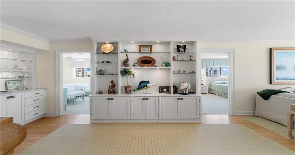 Waterfront Coastal Elegance Apartment in Vanderbilt Beach