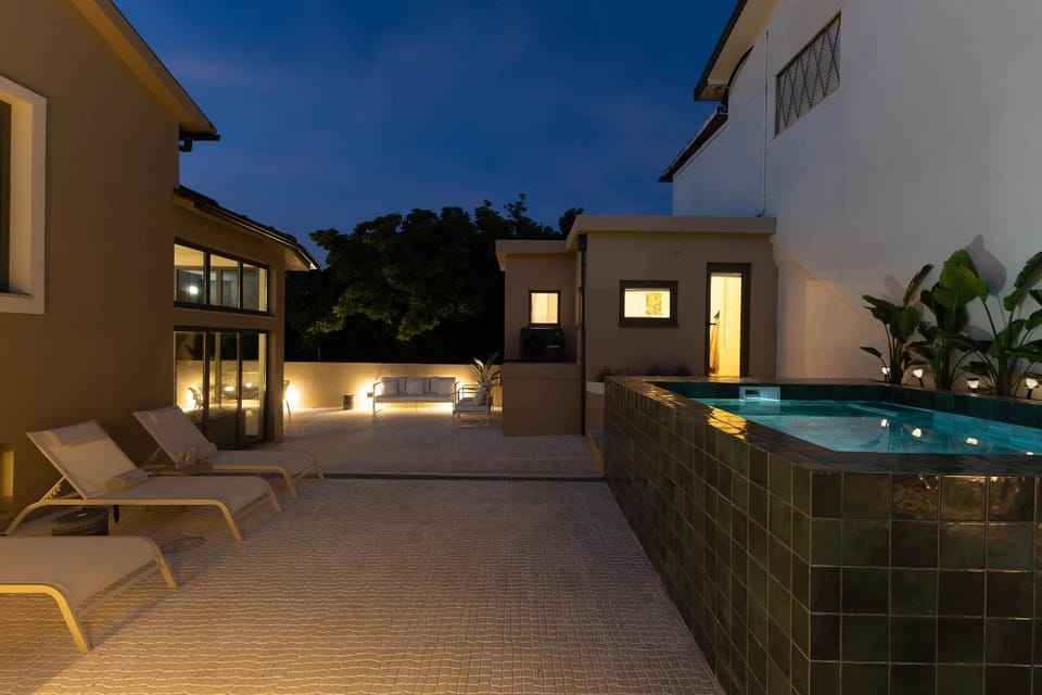 Patio, Pool view, Swimming pool, sunbed