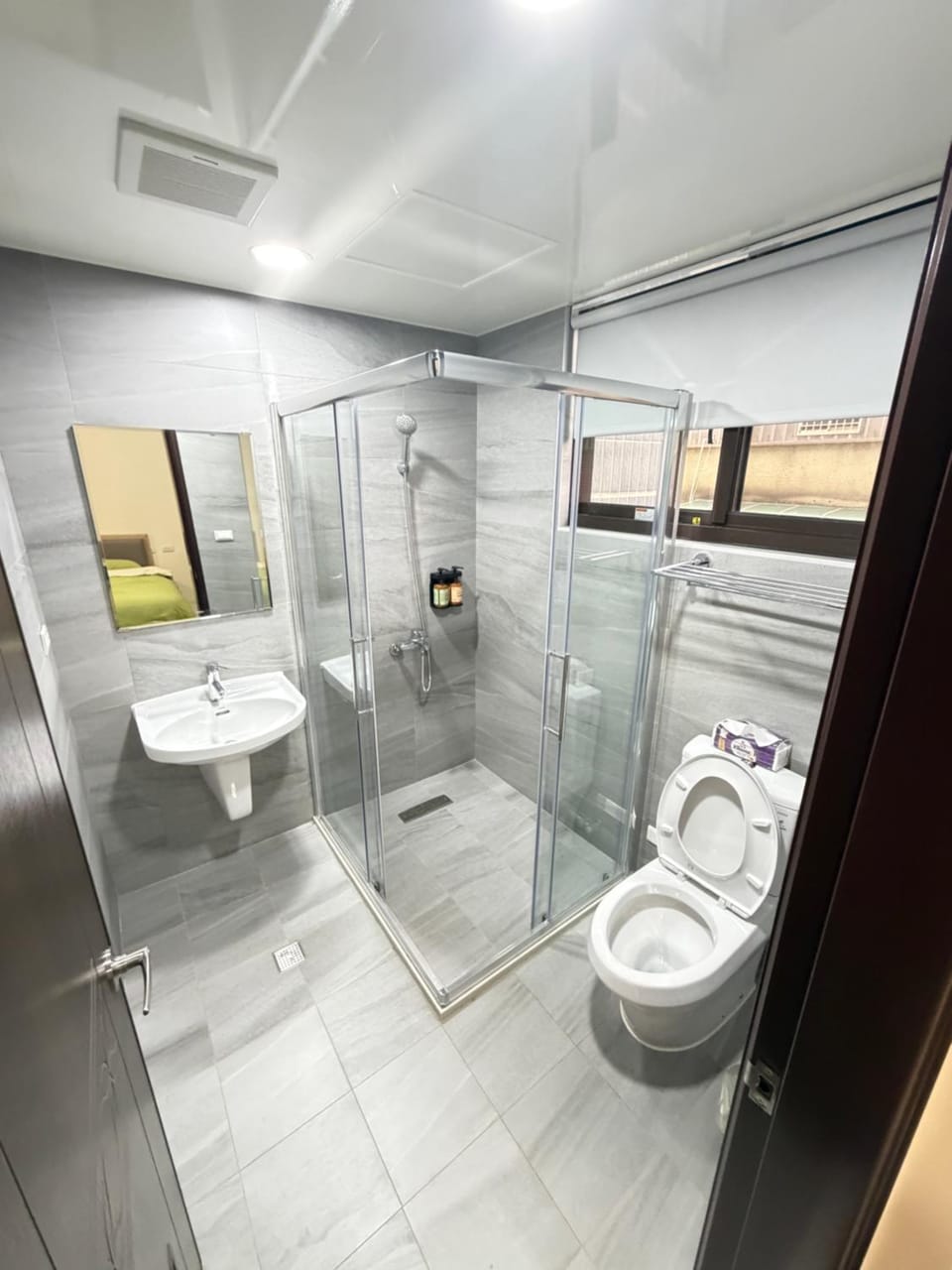 Shower, Toilet, Bathroom