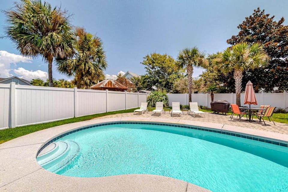 Crystal Beach Subdivision - Southern Comfort House in Destin