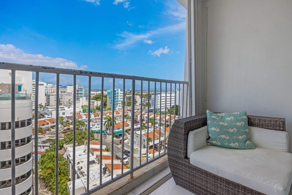 Isla Verde Beachfront ESJ Tower by Otium Apartment in Carolina