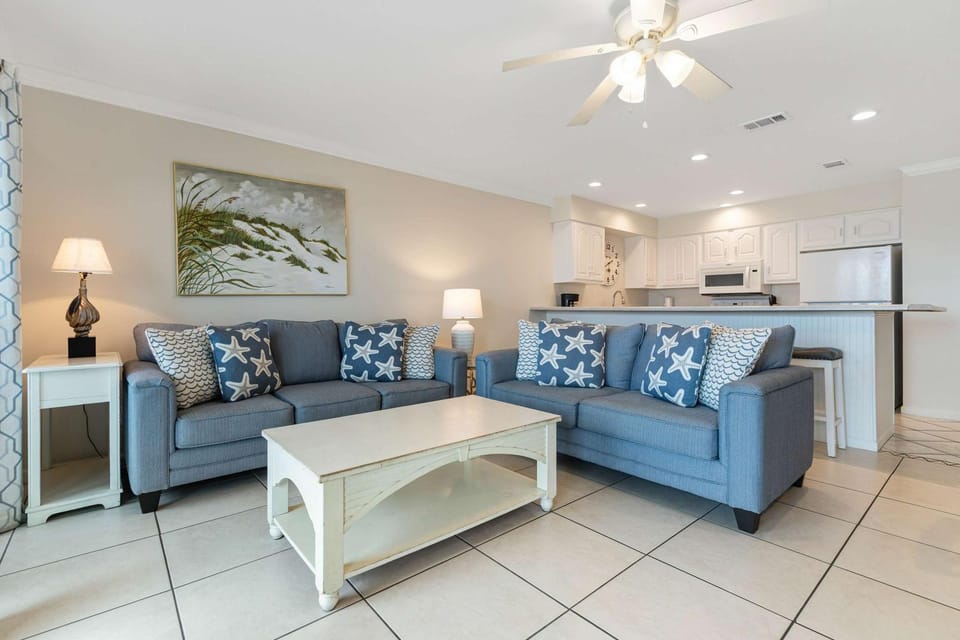 2nd Floor Condo Many Amenities Beach Access Beach Equipment Included House in Destin