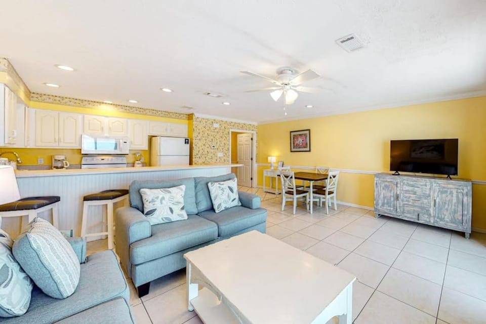 2nd Floor Condo Many Amenities Beach Access Beach Equipment Included House in Destin