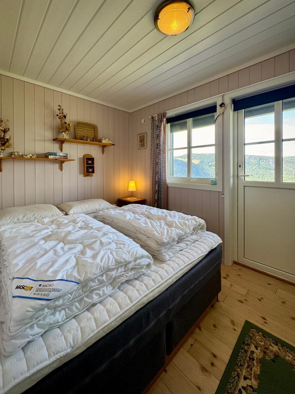Bedroom, Mountain view, Family, Family