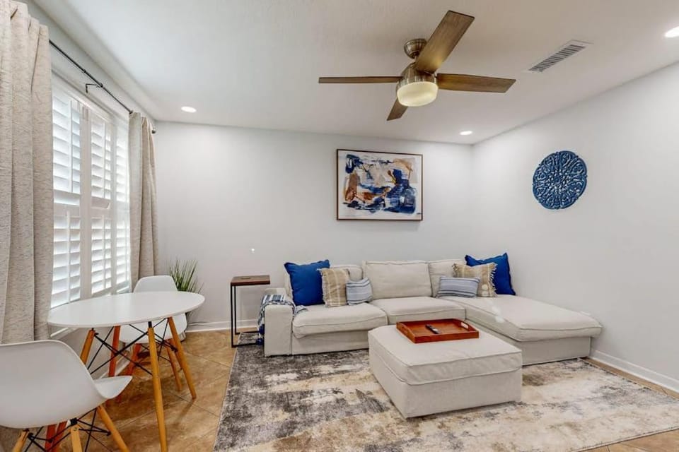 Coastal condo in a great location with balcony open interior washer & dryer & AC House in Destin