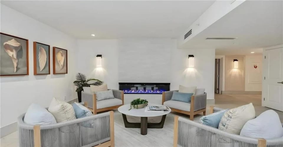 Oceanview Serenity Escape Apartment in Vanderbilt Beach