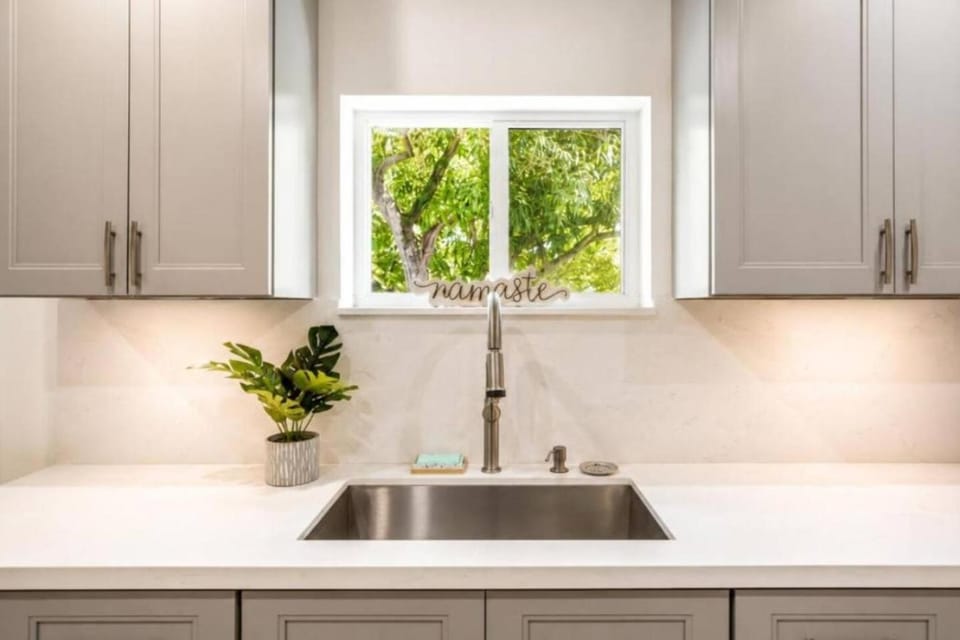 Cozy Private Triple Room in Design District Miami Bed and Breakfast in Miami