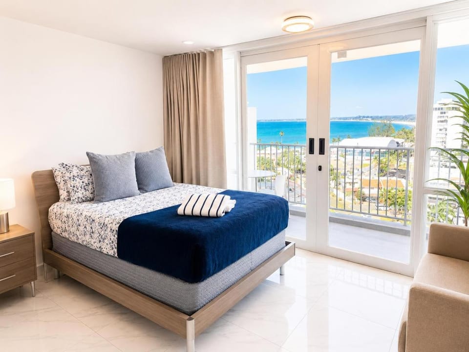 Cool beachfront apartment in Isla Verde with great ocean view Apartment in Carolina