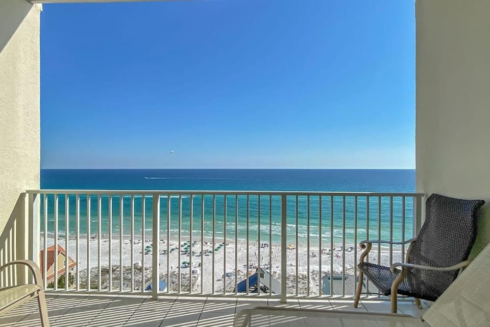 Comfortable unit Breathtaking views Quick walk to dining House in Miramar Beach