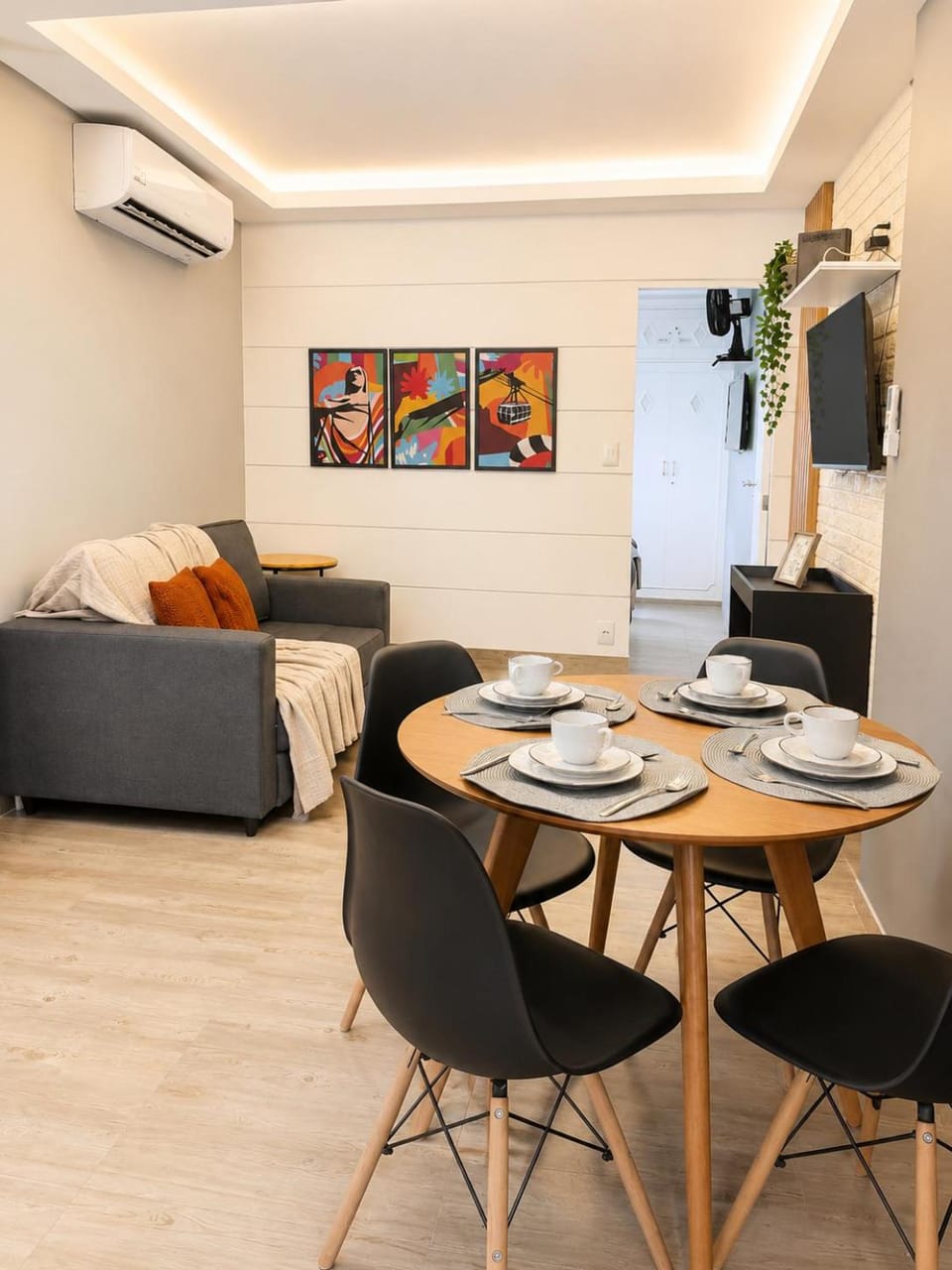 TV and multimedia, Kitchen or kitchenette, Living room, Dining area, air conditioner