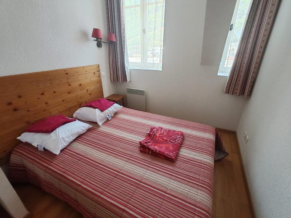 T2 HYPER CENTRE LUCHON AVEC ASCENSEUR 2 A 6 pers Apartment in Occitanie