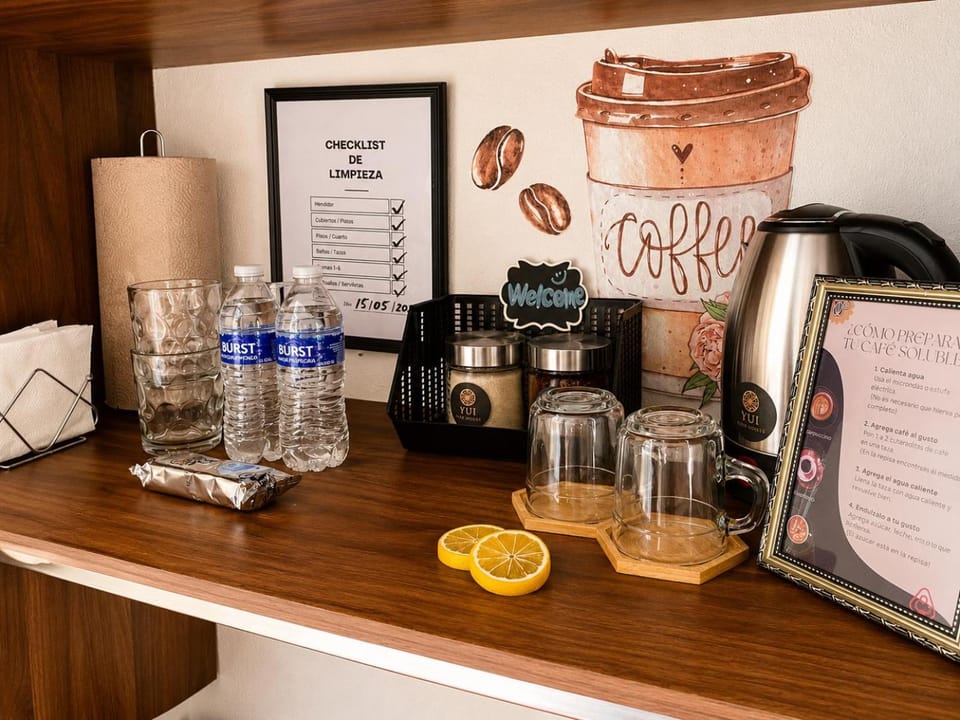 Coffee/tea facilities, Kitchen or kitchenette