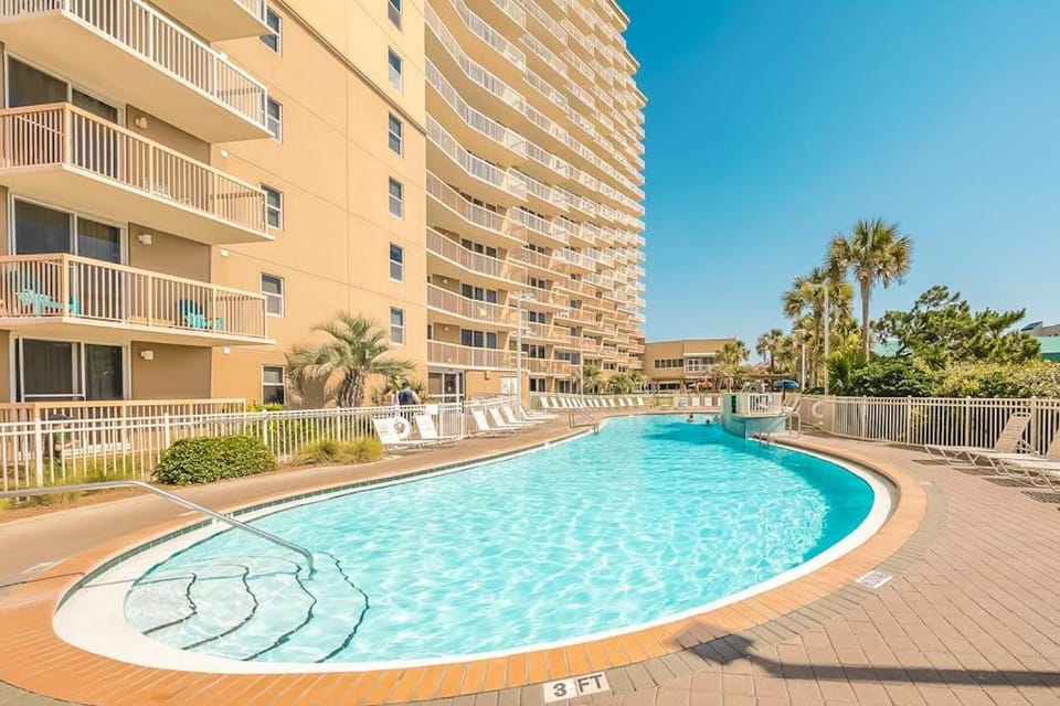 3rd-floor Gulf-view condo at beachfront resort with pools hot tub & two gyms House in Destin