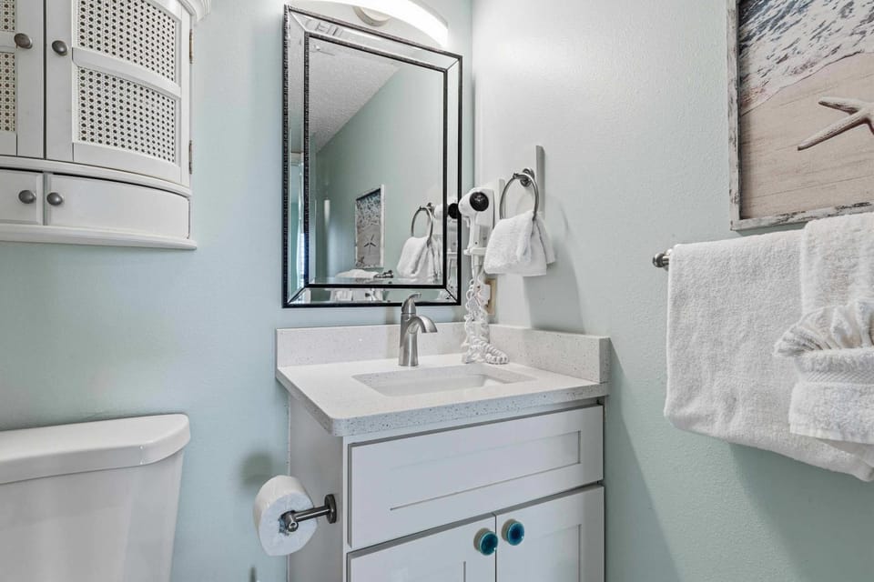 Beachfront condo with gorgeous Gulf view balcony pools & hot tub House in Destin