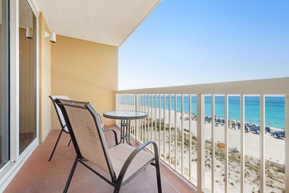 Ocean-view condo with central AC pool & hot tub access & balcony House in Destin
