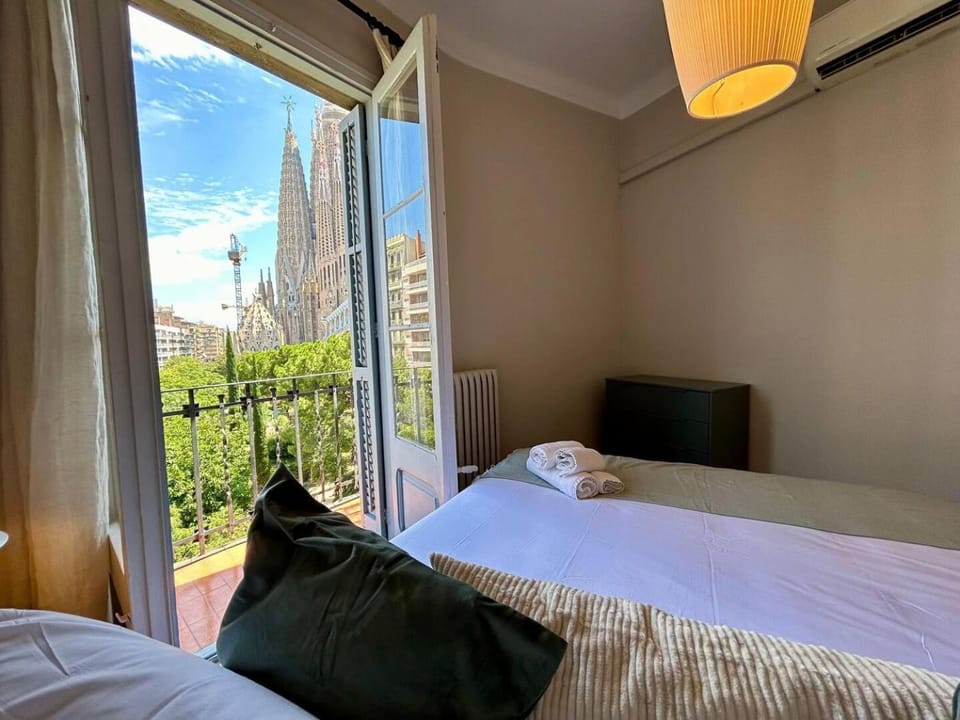 Bed, View (from property/room), Balcony/Terrace, Bedroom