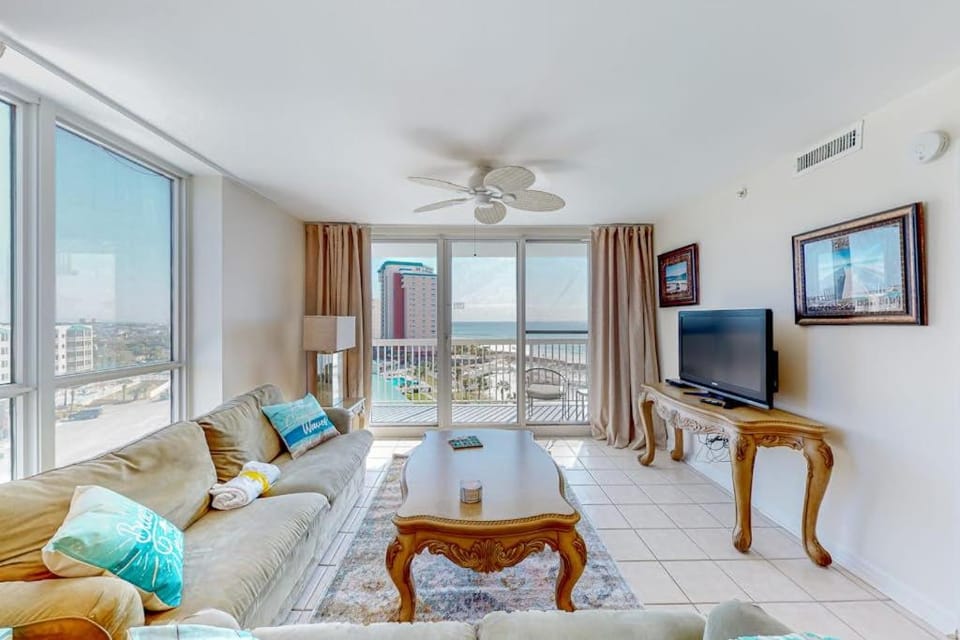 8th-floor condo with balcony ocean view W&D pools & hot tub House in Destin