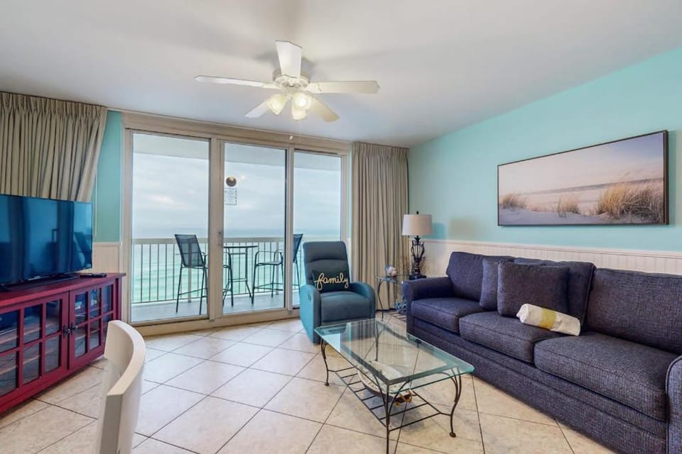 Gulf-front 10th-floor condo with stunning Gulf views pools & hot tubs House in Destin