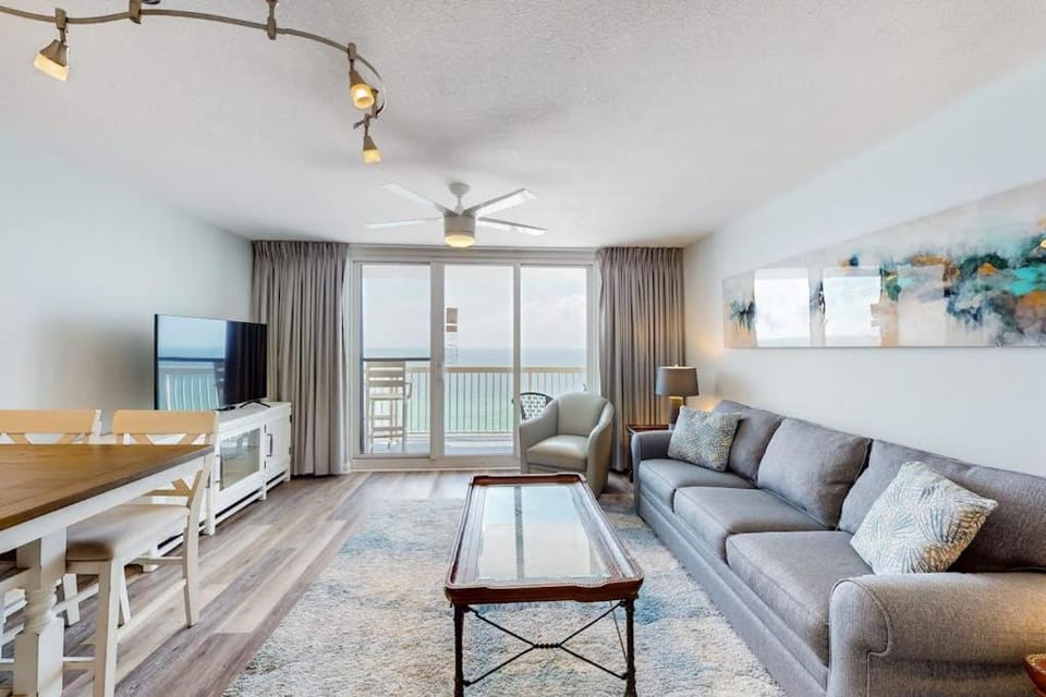 Beachfront Condo Sleeps 6 - Bunks & Gulf View House in Destin