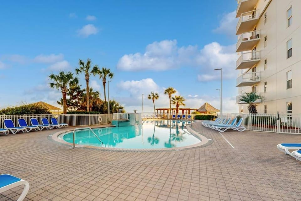 Enchanting Gulf-front condo with pool tennis hot tub sauna & awesome views House in Destin