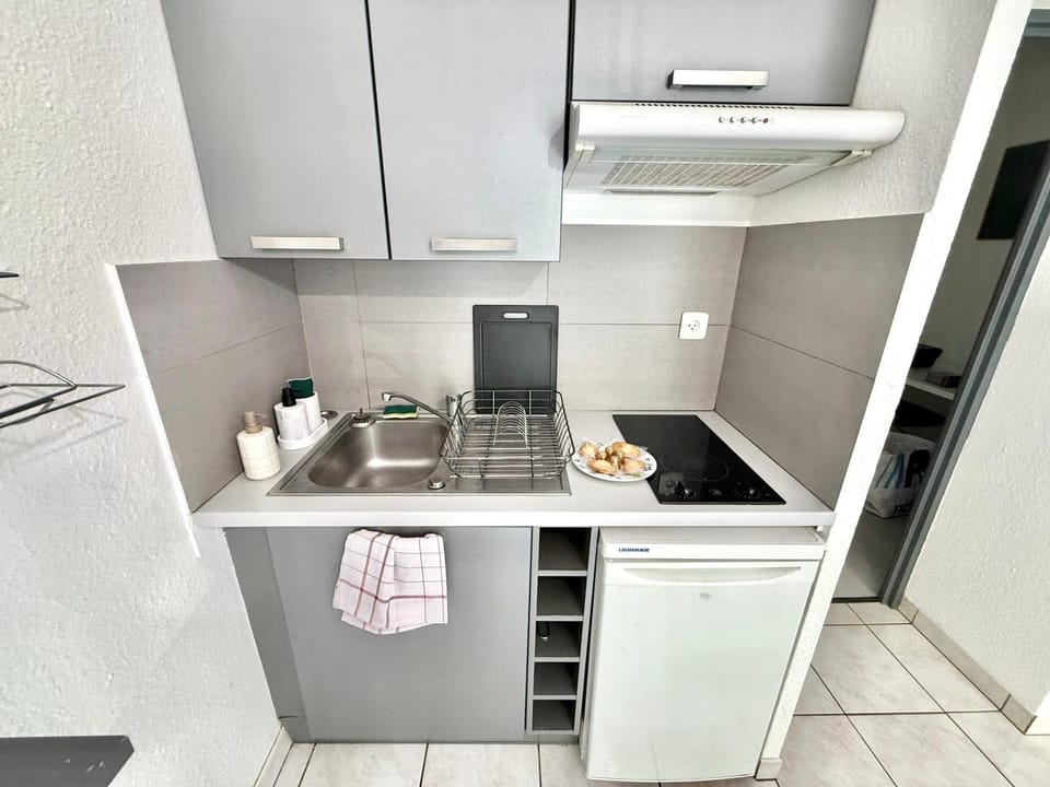 Kitchen or kitchenette, stove