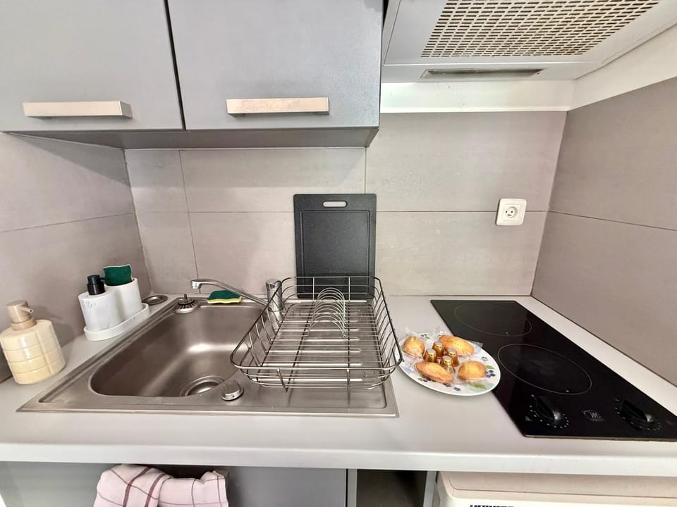 Kitchen or kitchenette, stove