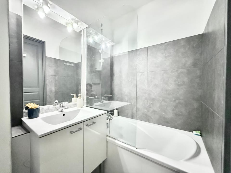 Bathroom, Bath