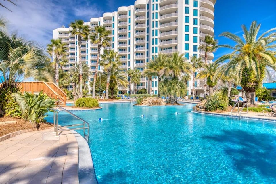 Spacious Condo w Free WiFi Shared Hot Tub Pool Tennis and Central AC House in Destin