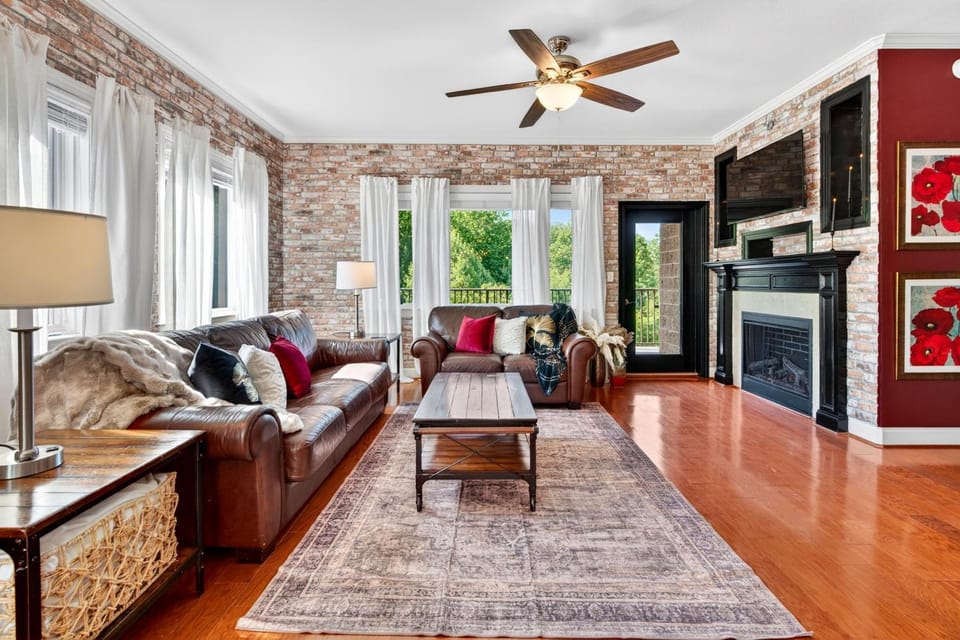 Lux 22, Sauna, Arcade, Stunning, Free Dollywood House in Gatlinburg