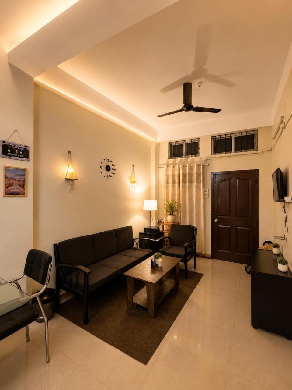 Apni Mehfeel Stays -Cozy 2BHK Retreat in Beltola Apartment in India