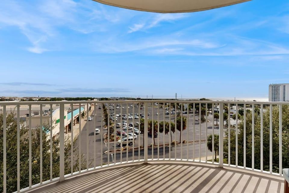 Resort condo with amazing pool hot tub tennis fitness center & Wifi House in Destin