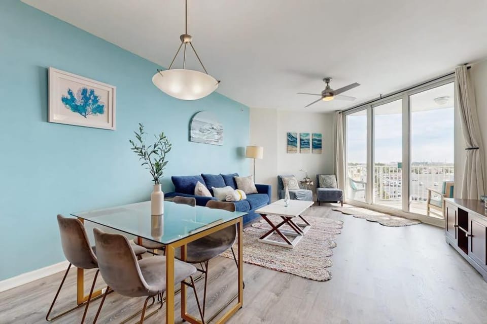 Resort condo with amazing pool hot tub tennis fitness center & Wifi House in Destin