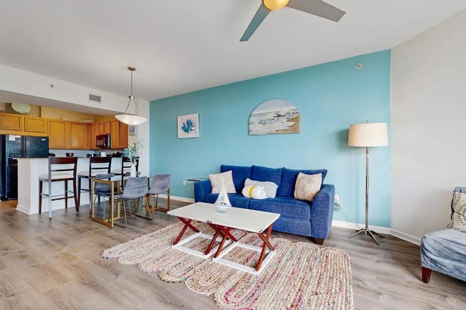 Resort condo with amazing pool hot tub tennis fitness center & Wifi House in Destin