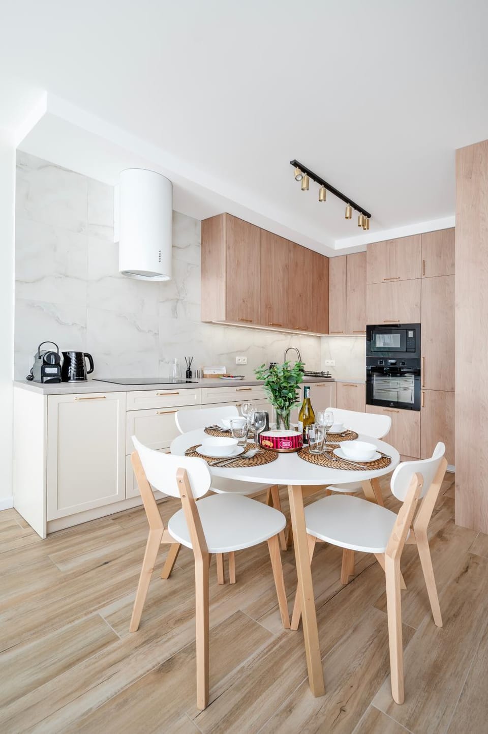 Dining area, kitchen
