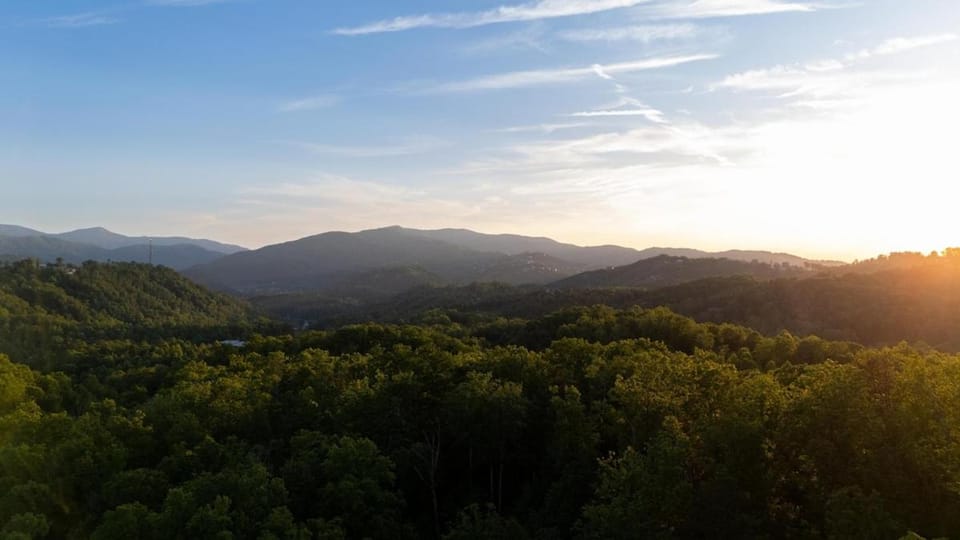 Gorgeous and Newly Renovated Condominiums just minutes from Downtown Gatlinburg House in Gatlinburg
