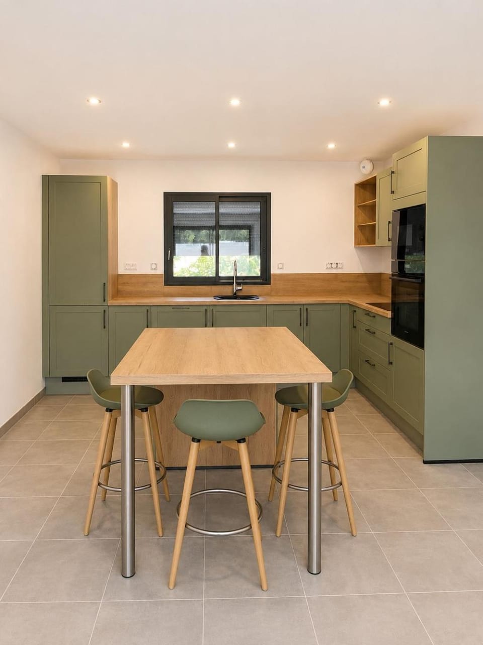 Kitchen or kitchenette, kitchen