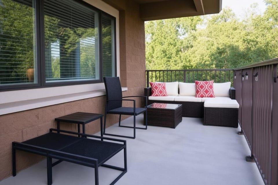 22 Condo with Infrared Sauna, Resort Pool Access, Gorgeous views, Black Bears House in Gatlinburg