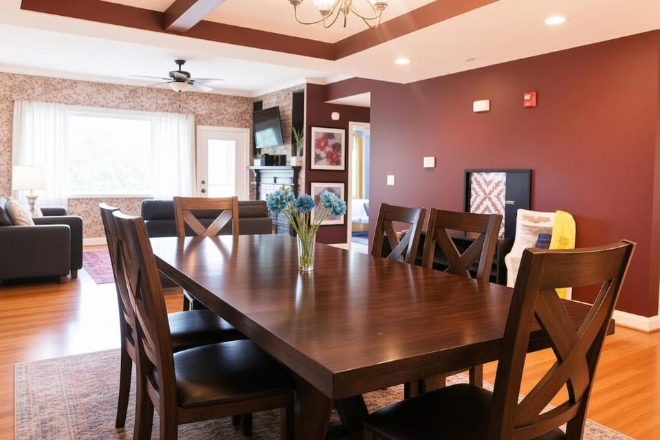 22 Condo with Infrared Sauna, Resort Pool Access, Gorgeous views, Black Bears House in Gatlinburg