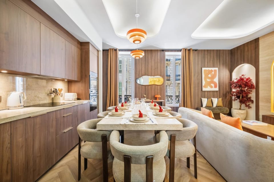 Kitchen or kitchenette, Seating area, Dining area