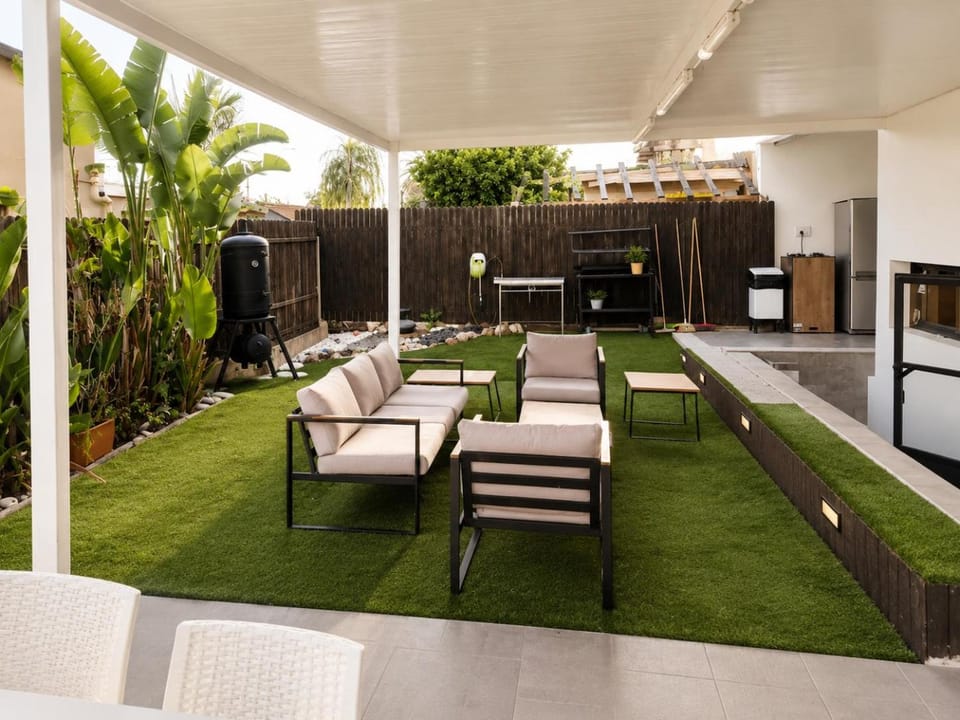 Garden, Seating area, Garden view