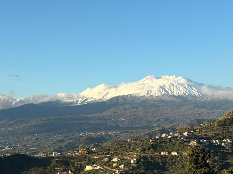 Nearby landmark, Day, Natural landscape, Winter, Mountain view