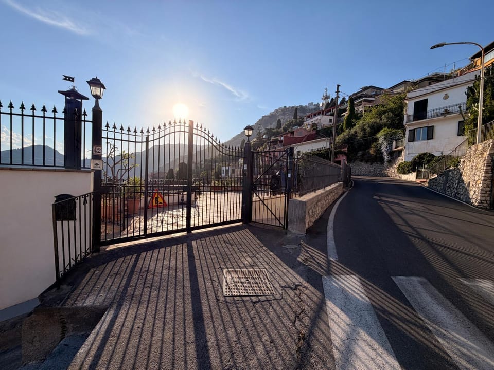Day, Neighbourhood, Natural landscape, City view, Street view