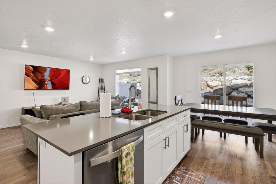 Kitchen or kitchenette, Living room